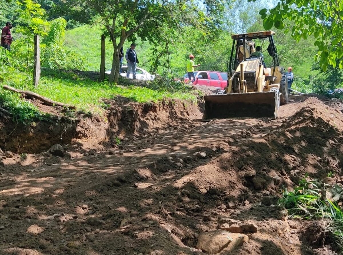 Sinkhole on Highway 544 Mascota-Puerto Vallarta to be Repaired Monday
