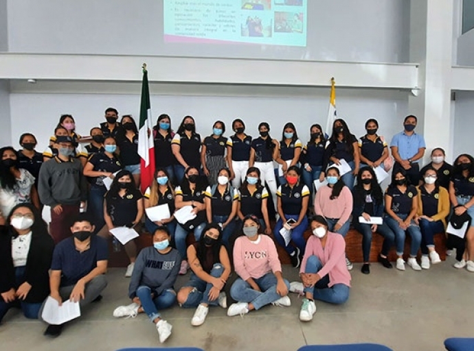 DIF Teaches Mexican Sign Language Workshops